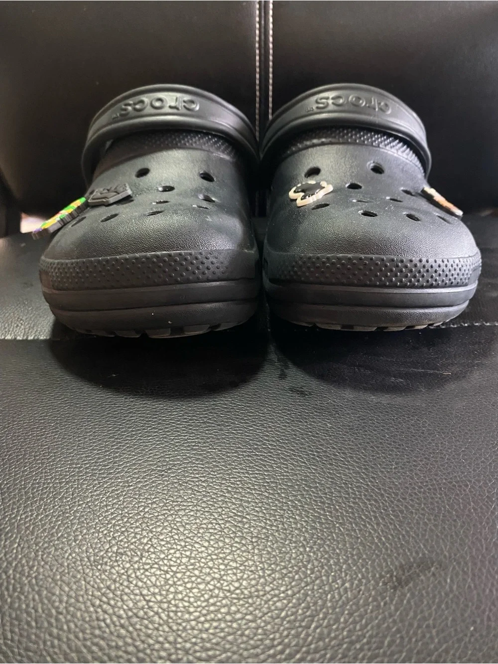 CROCS Dual Comfort Clog in Black with Character Jibbitz Size 5 Mens 7 Women’s